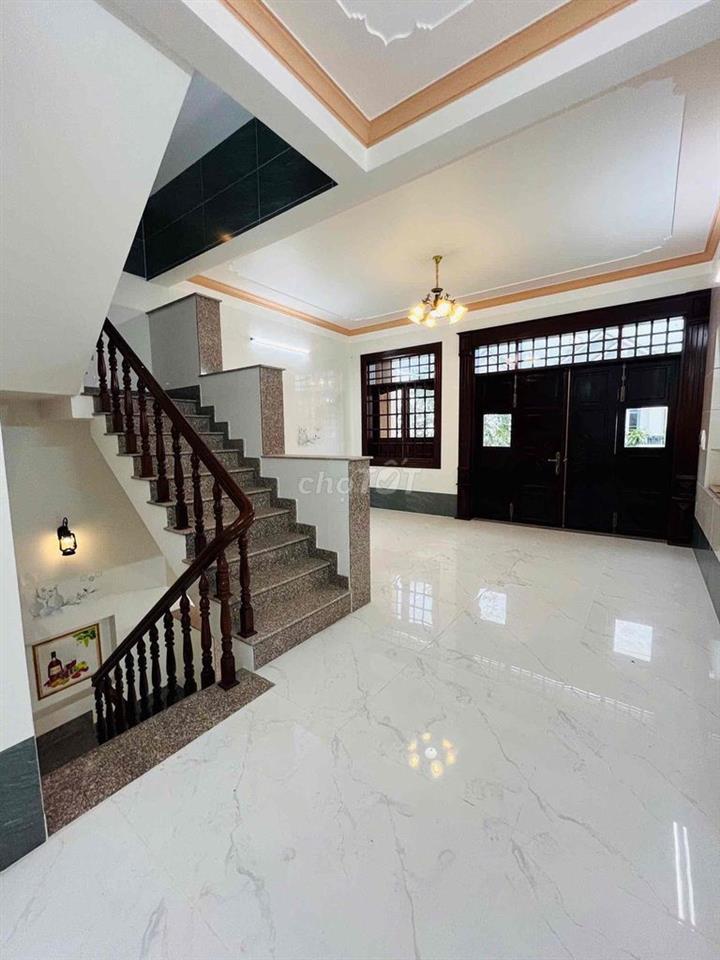 CHO THUÊ NHÀ TRỆT 2 LẦU & SÂN THƯỢNG MỚI ĐẸP - KDC NAM LONG