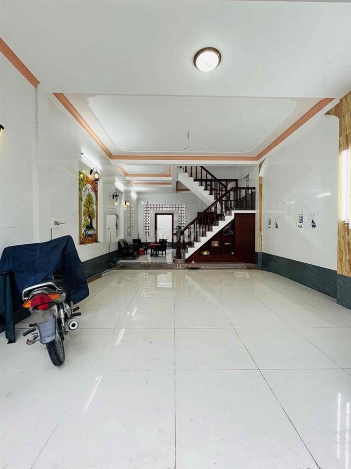 CHO THUÊ NHÀ TRỆT 2 LẦU & SÂN THƯỢNG MỚI ĐẸP - KDC NAM LONG
