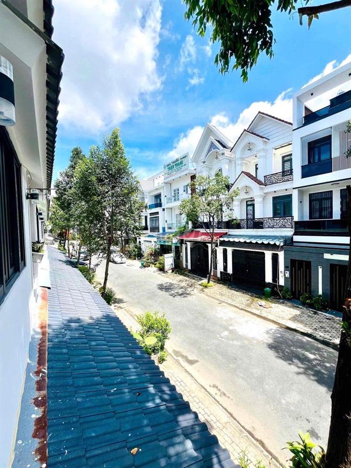 CHO THUÊ NHÀ TRỆT 2 LẦU & SÂN THƯỢNG MỚI ĐẸP - KDC NAM LONG