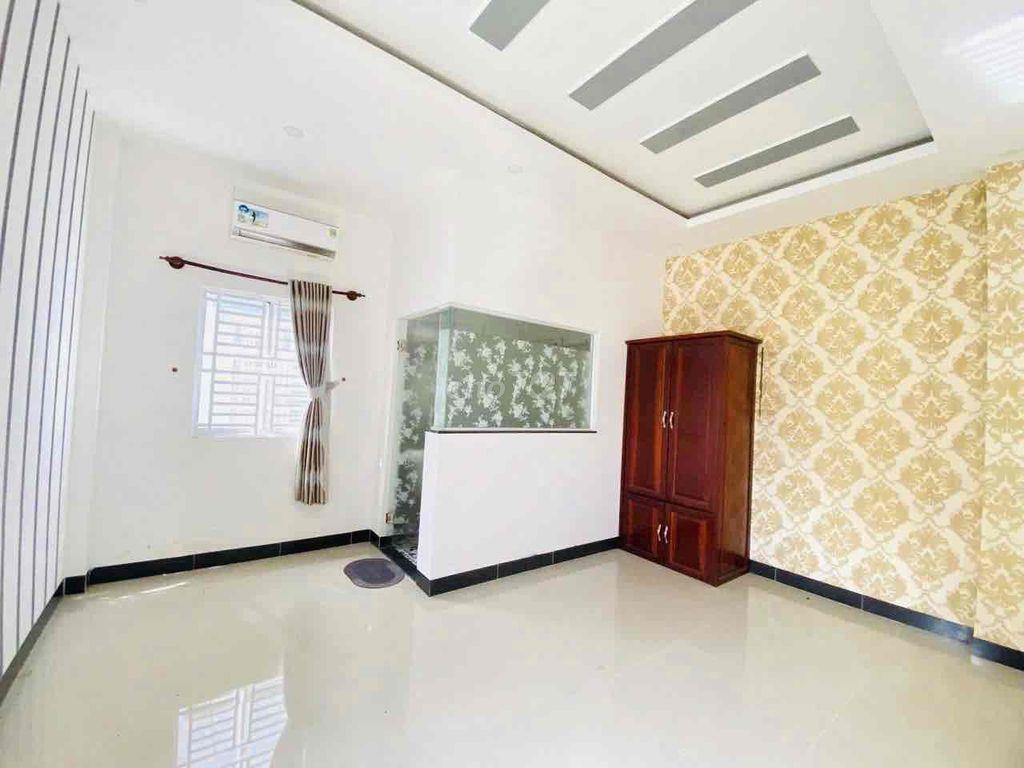 BÁN NHÀ 2 LẦU - CÓ HẺM HÔNG 2M - SỔ HỒNG HOÀN CÔNG - KDC HƯNG PHÚ