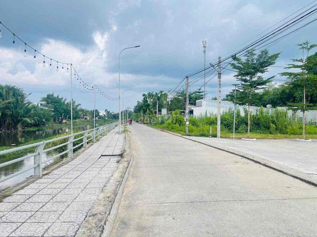 BÁN 200m2 ĐẤT XÂY TRỌ - MẶT TIỀN BỜ KÈ RẠCH HÀNG BÀNG