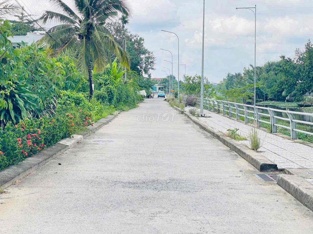 BÁN 200m2 ĐẤT XÂY TRỌ - MẶT TIỀN BỜ KÈ RẠCH HÀNG BÀNG