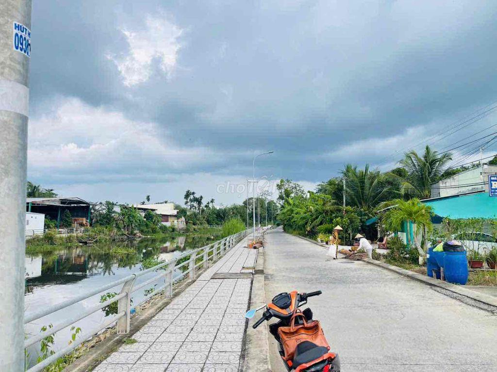 BÁN 200m2 ĐẤT XÂY TRỌ - MẶT TIỀN BỜ KÈ RẠCH HÀNG BÀNG