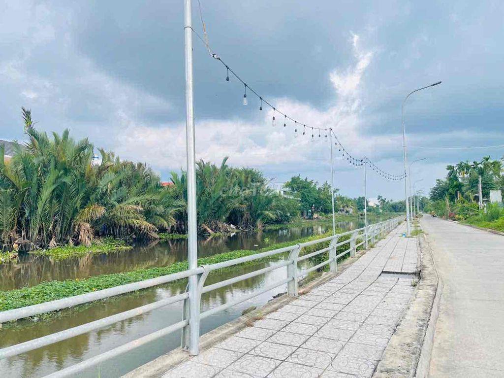 BÁN 200m2 ĐẤT XÂY TRỌ - MẶT TIỀN BỜ KÈ RẠCH HÀNG BÀNG