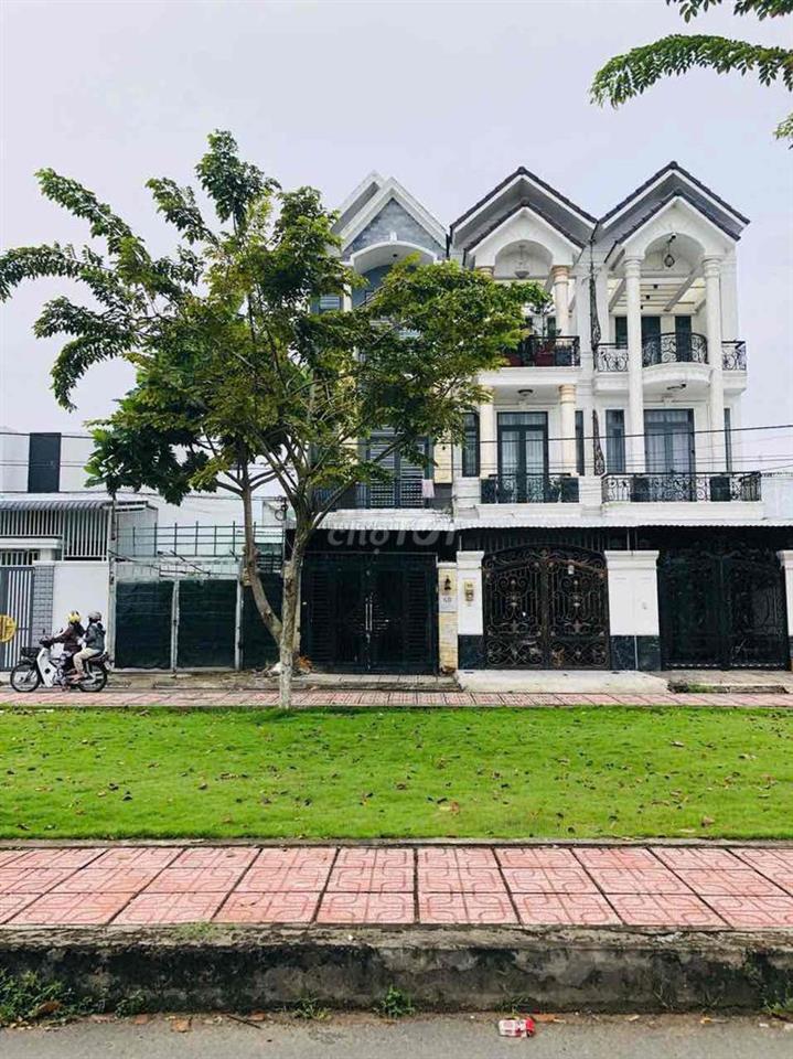NHÀ 2 LẦU - KDC HƯNG PHÚ - MẶT TIỀN CÔNG VIÊN 26/3 - GIÁ: 3.8x TỶ