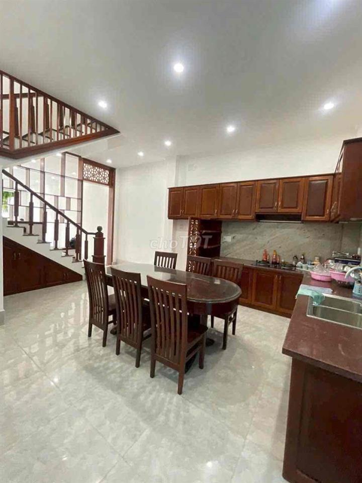 NHÀ CHO THUÊ: TRỆT 3 LẦU MỚI ĐẸP - SẴN NỘI THẤT - KDC HỒNG LOAN 5C
