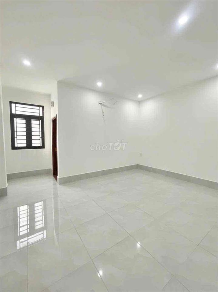 NHÀ CHO THUÊ: TRỆT 3 LẦU MỚI ĐẸP - SẴN NỘI THẤT - KDC HỒNG LOAN 5C