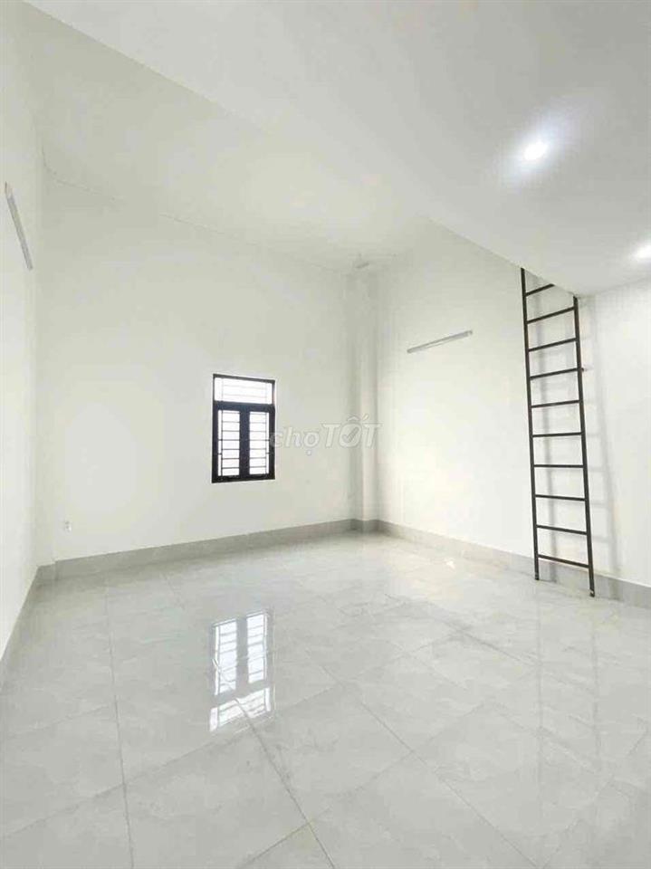 NHÀ CHO THUÊ: TRỆT 3 LẦU MỚI ĐẸP - SẴN NỘI THẤT - KDC HỒNG LOAN 5C