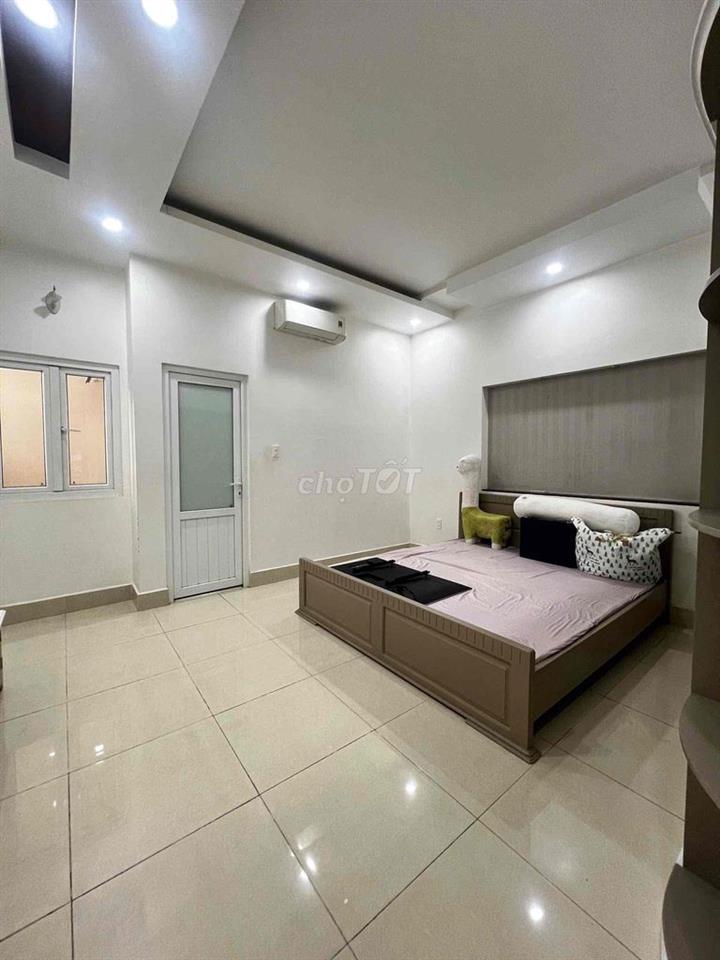 CHO THUÊ NHÀ TRỆT 3 LẦU MỚI ĐẸP 4PN FULL NỘI THẤT – TRỤC CHÍNH KDC 586