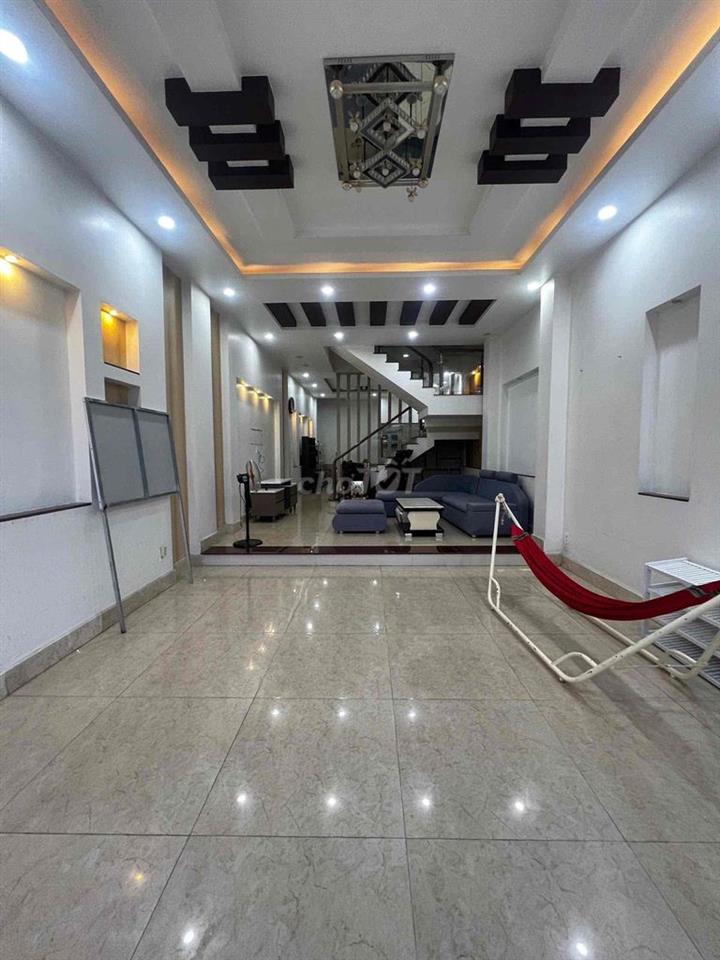 CHO THUÊ NHÀ TRỆT 3 LẦU MỚI ĐẸP 4PN FULL NỘI THẤT – TRỤC CHÍNH KDC 586