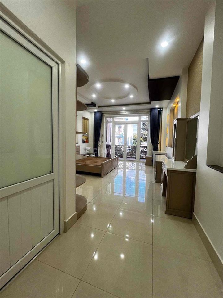 CHO THUÊ NHÀ TRỆT 3 LẦU MỚI ĐẸP 4PN FULL NỘI THẤT – TRỤC CHÍNH KDC 586