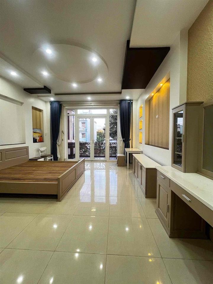 CHO THUÊ NHÀ TRỆT 3 LẦU MỚI ĐẸP 4PN FULL NỘI THẤT – TRỤC CHÍNH KDC 586