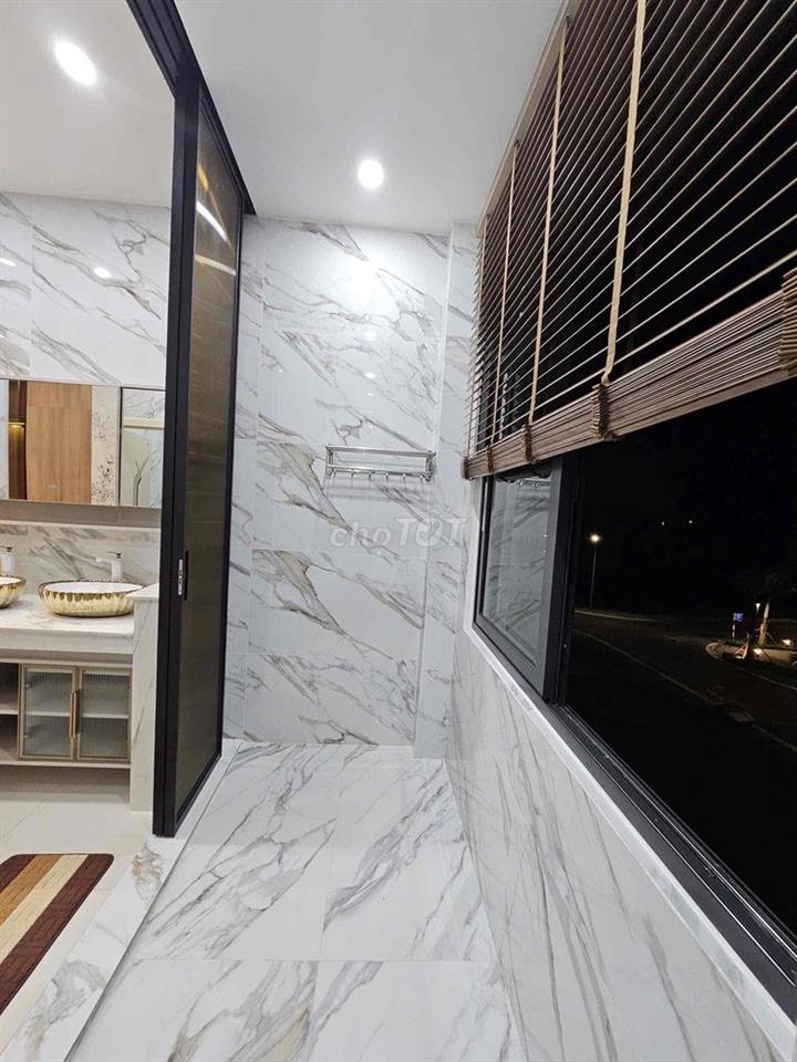 NHÀ 4 TẦNG MỚI XÂY - CÓ THANG MÁY CAO CẤP KDC NAM LONG 2 CENTRAL LAKE