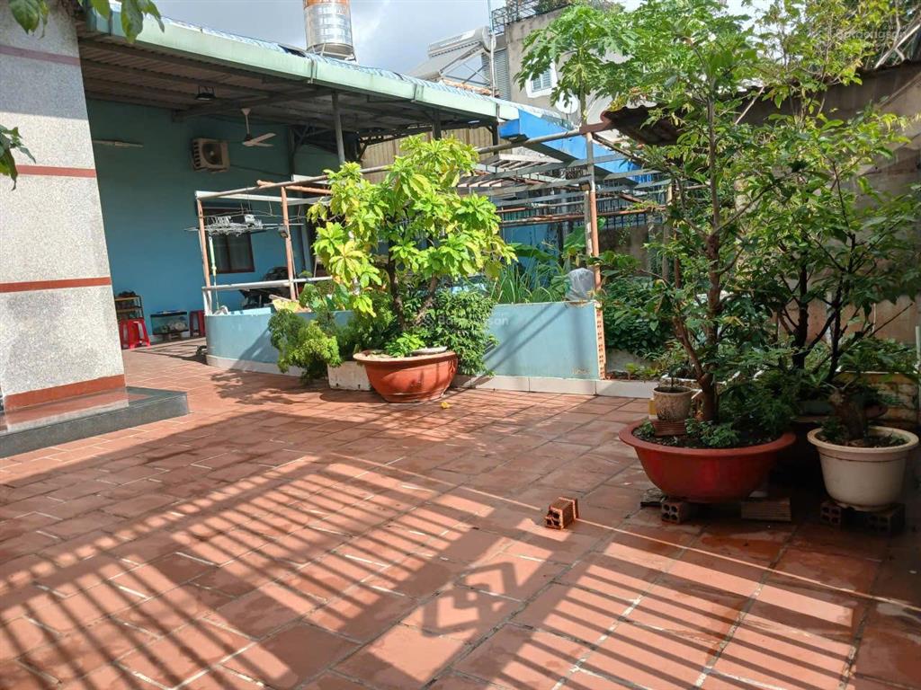 Bán nhà vườn cấp 4 2 mặt tiền gần go dĩ an & làng đại học   0907 105 ***