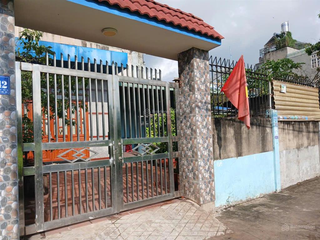 Bán nhà vườn cấp 4 2 mặt tiền gần go dĩ an & làng đại học   0907 105 ***