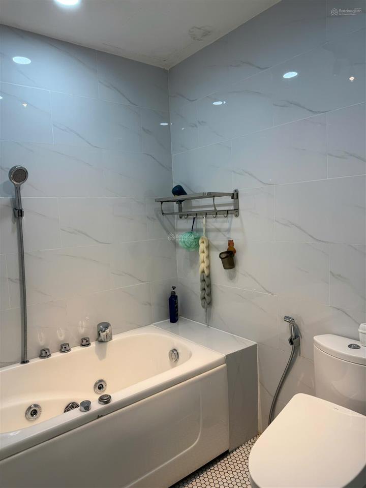 Căn góc 2 phòng ngủ masteri thảo điền, sổ sẵn, sẵn hđ thuê 25,5 triệu/tháng thu về 0938 885 *** hồng