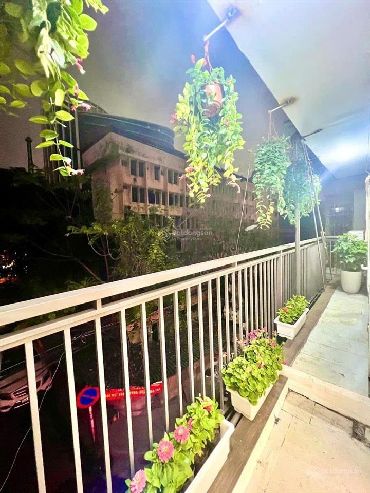 Tập thể đại học sư phạm, phố trần quốc hoàn, tầng 2, sổ to 80m2 2pn 2wc giá 4,85 tỷ