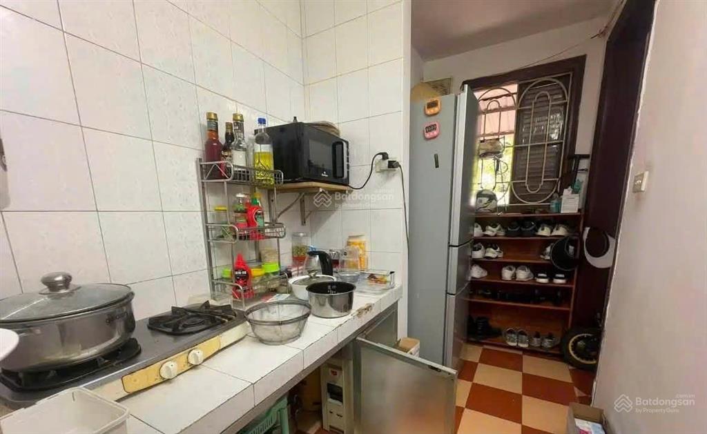 Hiếm nhà bán  tập thể b1 giảng võ, ba đình, view hồ, sổ to 65m2 2pn giá chỉ 5,95 tỷ