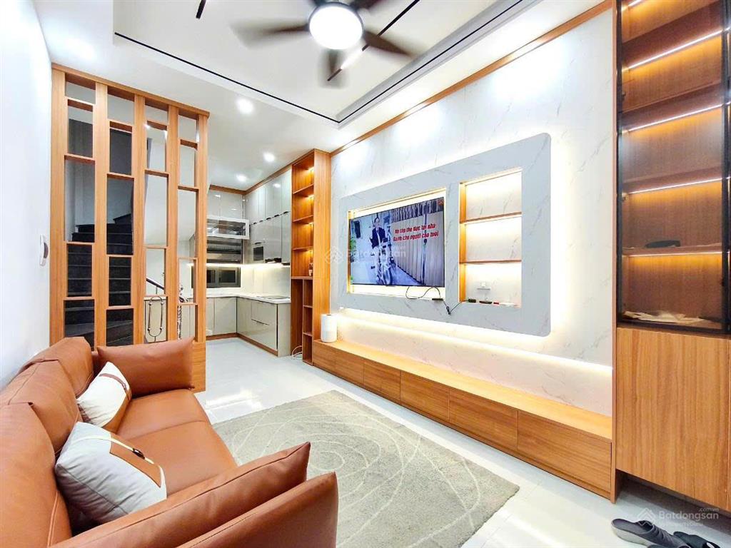 Hiếm! chỉ 8,5 tỷ phố cảm hội, hai bà trưng, 2 thoáng, gần phố, 30m2 5 tầng full nội thất