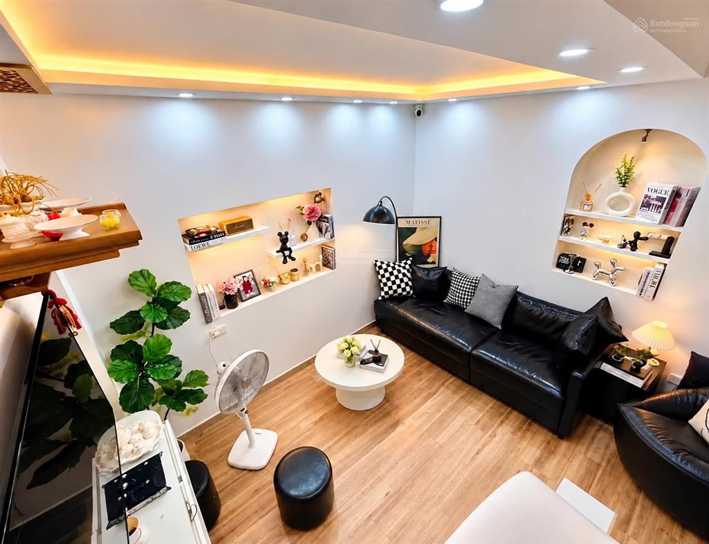 Giá hời 5,75 tỷ  nhà phạm đình hổ, hai bà trưng, gần phố, 25m2 4 tầng full nội thất