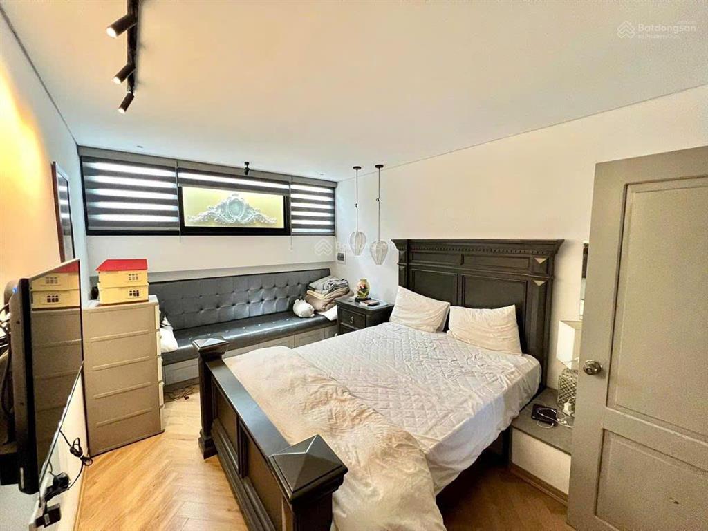 Hiếm! tập thể mặt phố thuốc bắc, hoàn kiếm, view phố, sân tiểu cảnh, 70m2 2pn giá 5,45 tỷ