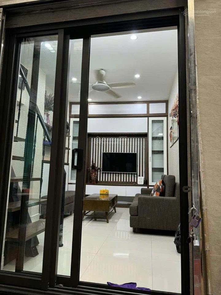 Hiếm nhà bán! chỉ 7,9 tỷ nhà hàng thùng, hoàn kiếm 25m2 2 tầng ở ngay