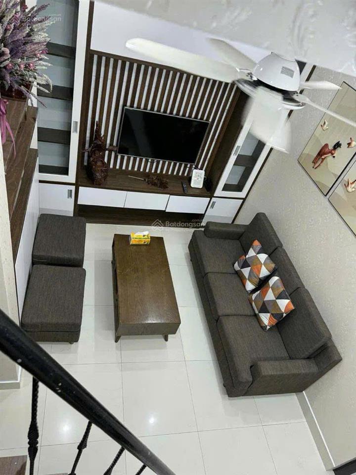 Hiếm nhà bán! chỉ 7,9 tỷ nhà hàng thùng, hoàn kiếm 25m2 2 tầng ở ngay