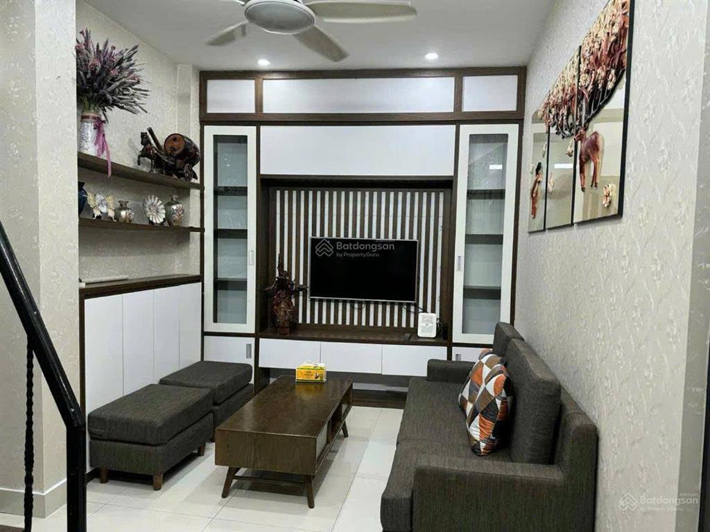 Hiếm nhà bán! chỉ 7,9 tỷ nhà hàng thùng, hoàn kiếm 25m2 2 tầng ở ngay