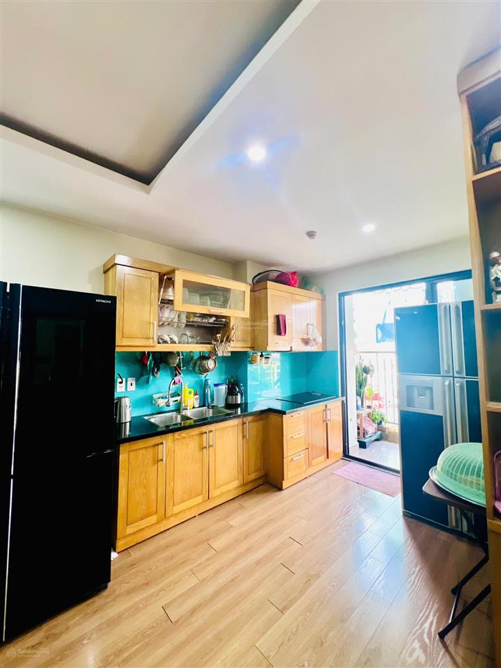 Gia đình tôi bán căn hộ 68m2, 2pn, 2wc, 2 logia  6,55 tỷ tại tòa a 219 trung kính, sđcc, có slot