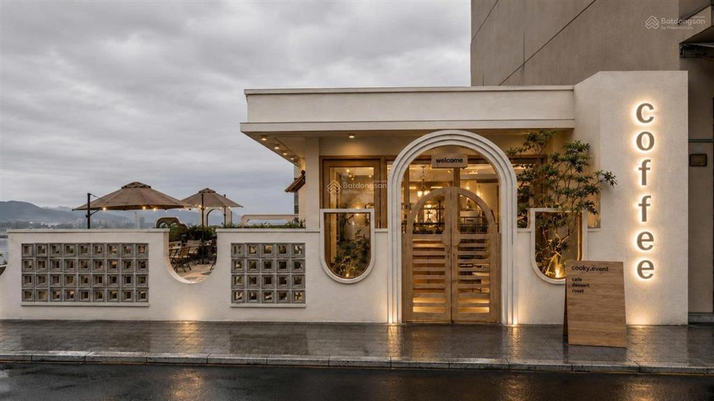 Siêu hời villas mặt biển, kinh doanh sầm uất 1 bước chạm biển tại từ nham, phường sông cầu, phú yên