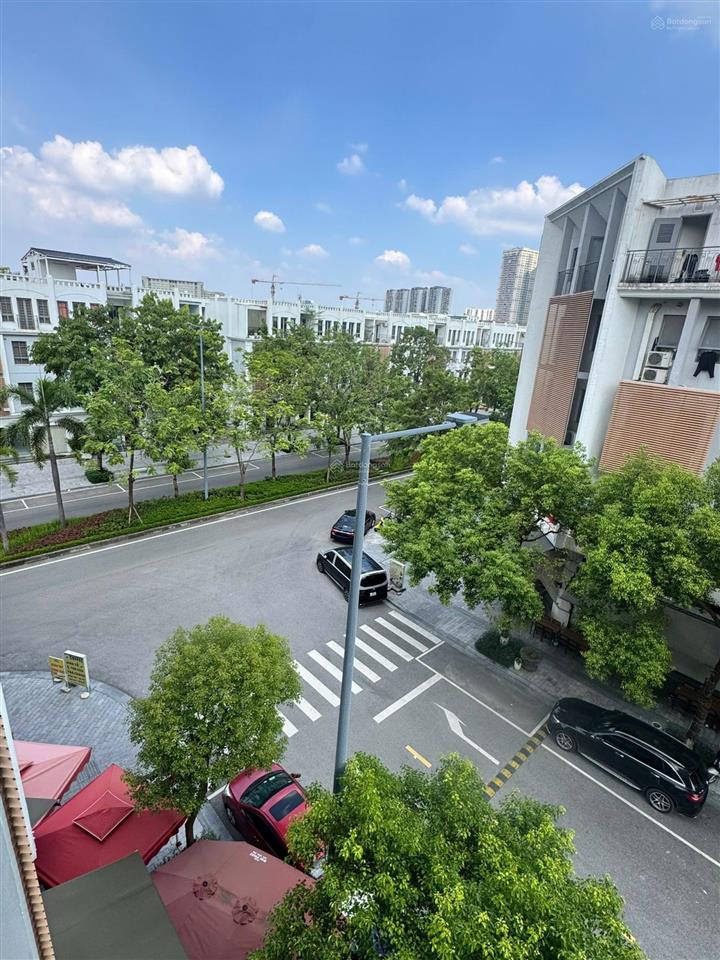 Cho thuê phòng ở 35m2 có đủ đồ. nhà có thang máy. trong khu đô thị the manor central park