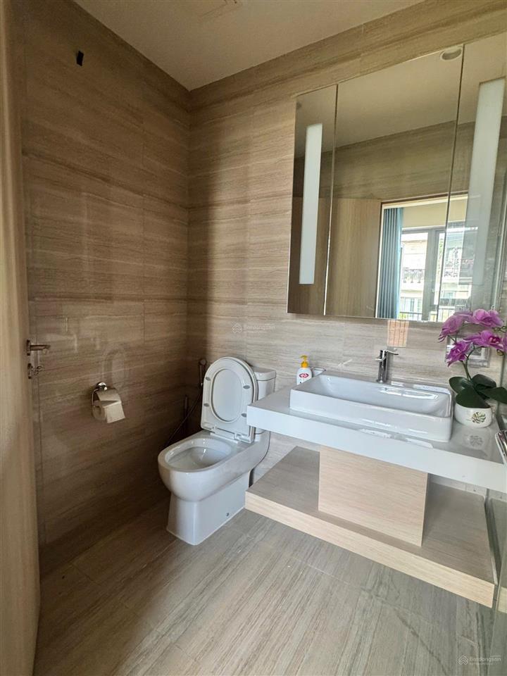 Cho thuê phòng ở 35m2 có đủ đồ. nhà có thang máy. trong khu đô thị the manor central park