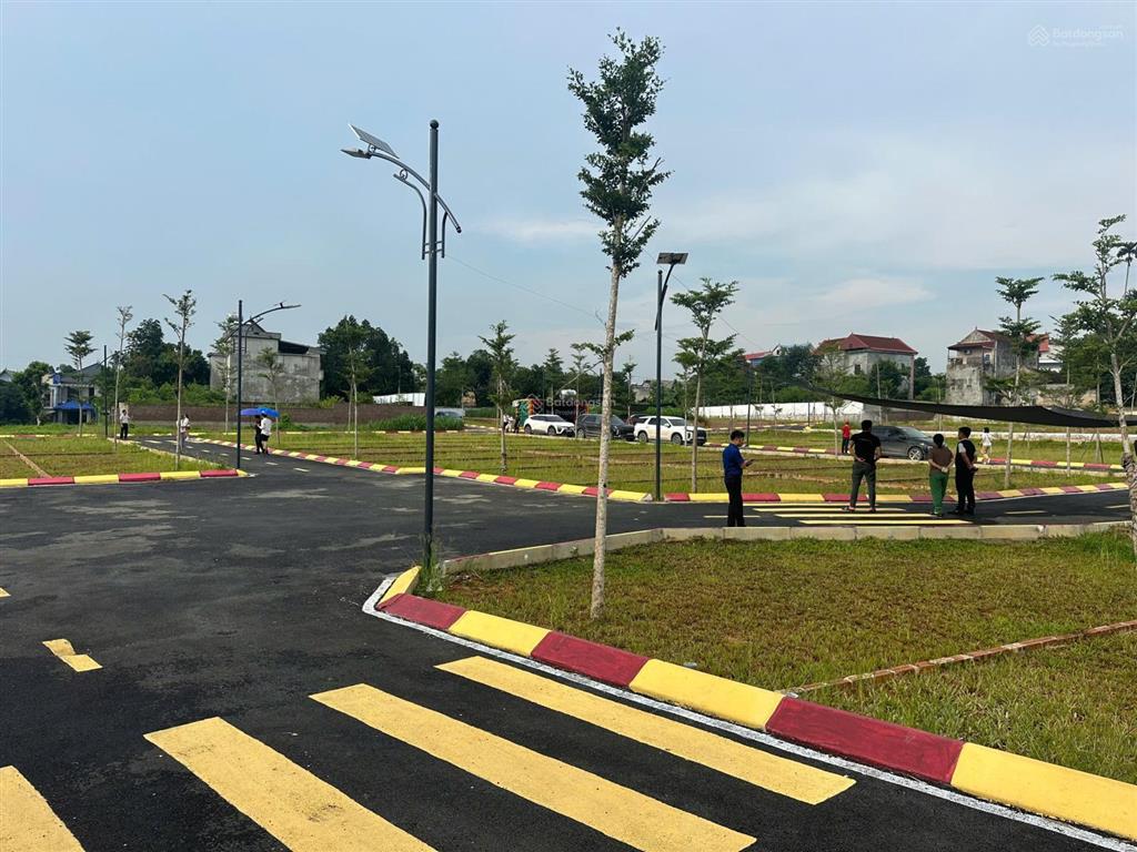 Chỉ nhỉnh một tỷ có ngay đất hà nội  cạnh trường đại học công nghiệp việt hùng và lao động xã hội