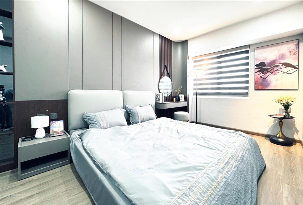 Chính chủ bán ch 2pn2wc, dt 73m2, toà goldsilk complex, ban công đn, giá 5,6 tỷ,  0523 681 ***