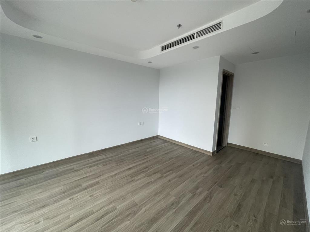 Bán căn hộ skyline westlake tây hồ, 3pn giá 125tr/m2. căn góc có 2 mặt thoáng,  0915 689 ***