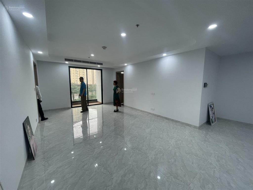 Bán căn hộ skyline westlake tây hồ, 3pn giá 125tr/m2. căn góc có 2 mặt thoáng,  0915 689 ***