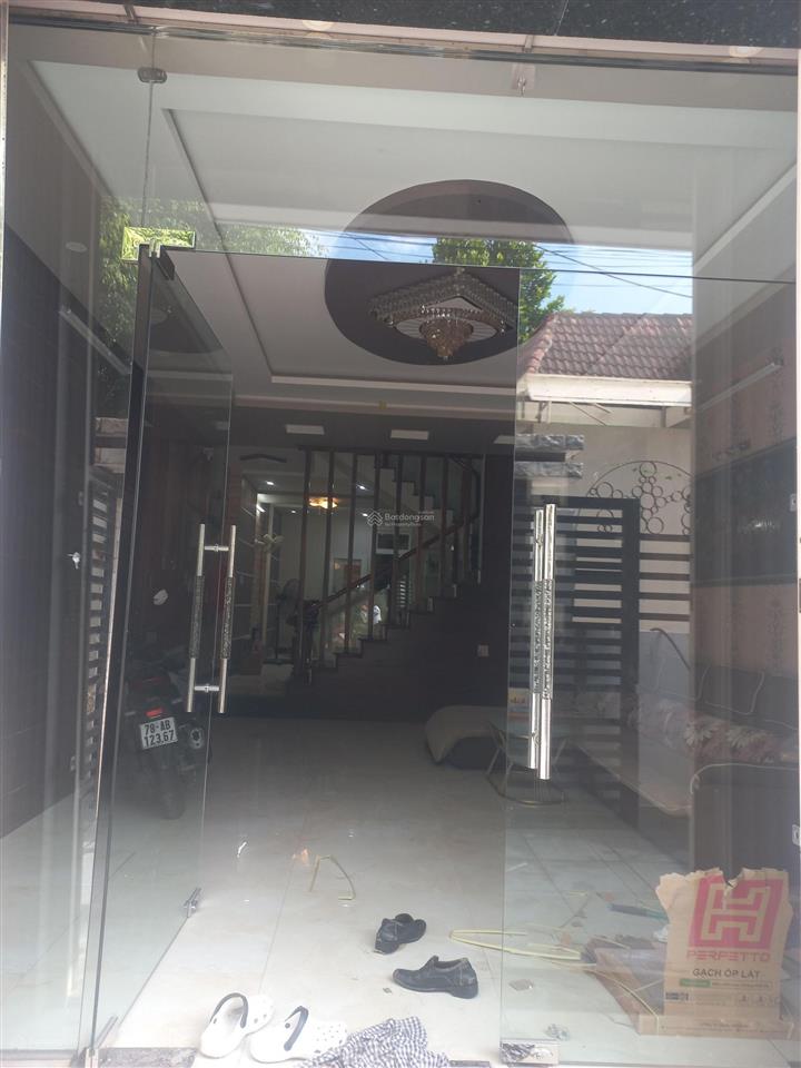 Bán nhà 3 tầng nguyễn thái học,phường tuy hòa đắk lắk(tptuy hòa cũ)5m x 20m,đường thông 2 hơi tránh