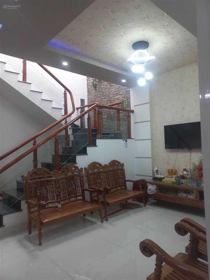 Bán nhà 3 tầng nguyễn thái học,phường tuy hòa đắk lắk(tptuy hòa cũ)5m x 20m,đường thông 2 hơi tránh