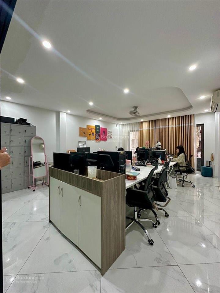 Phố vọng  ô tô vào nhà  mặt tiền 5m  6 tầng thang máy xịn  hiện đang làm văn phòng cho thuê!
