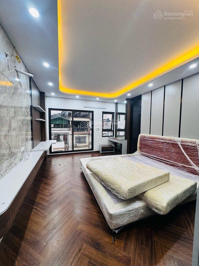 Cổ linh  him lam long biên  dt 45m  7 tầng thang máy  mt 4.2m  19 tỷ.