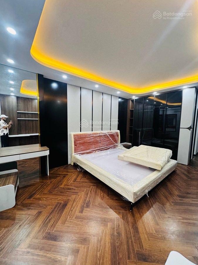 Cổ linh  him lam long biên  dt 45m  7 tầng thang máy  mt 4.2m  19 tỷ.