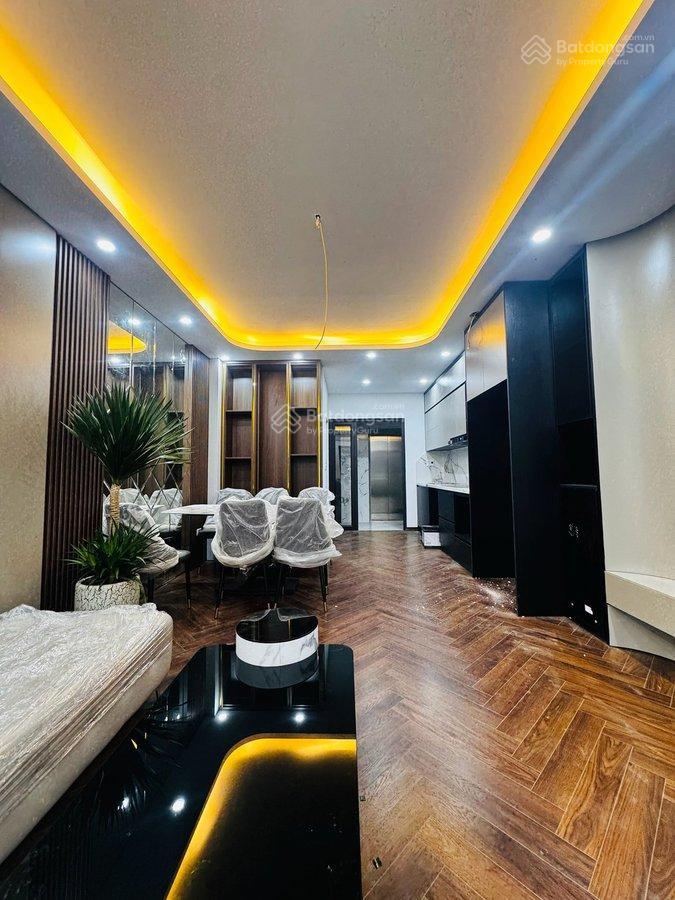 Cổ linh  him lam long biên  dt 45m  7 tầng thang máy  mt 4.2m  19 tỷ.