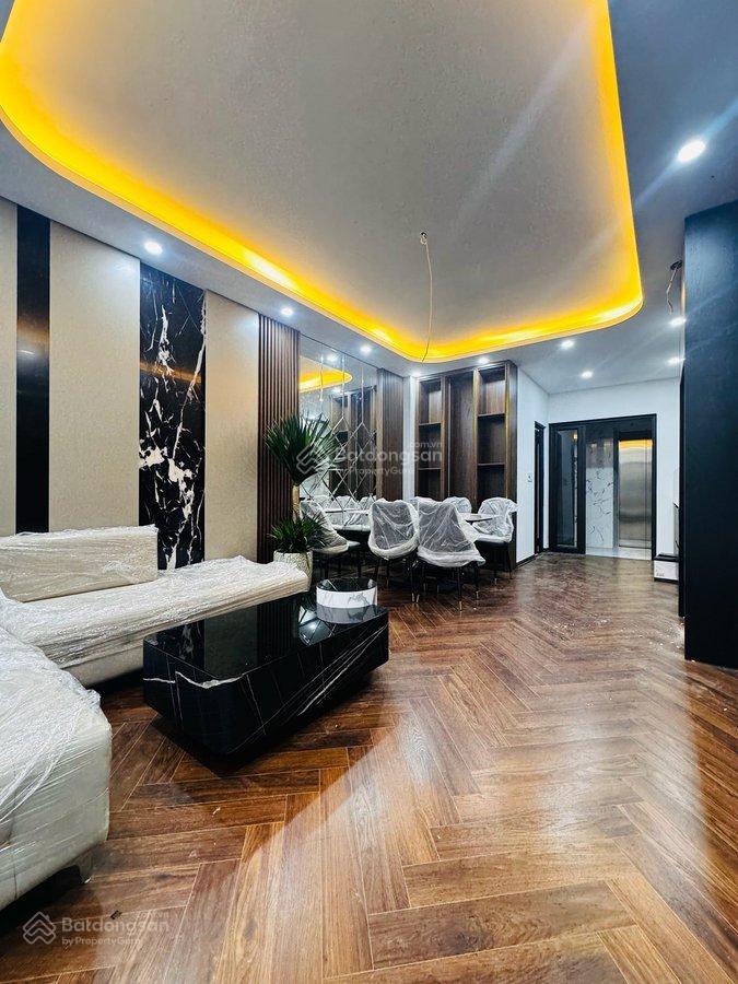 Cổ linh  him lam long biên  dt 45m  7 tầng thang máy  mt 4.2m  19 tỷ.