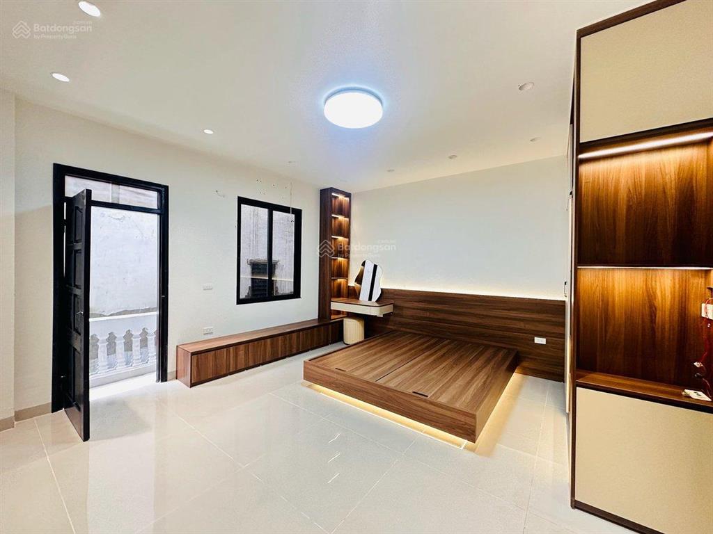 Bán nhà ngõ gốc đề  minh khai.
lô góc  mặt tiền 4.3m nở hậu đẹp  ngõ thông, kinh doanh.
