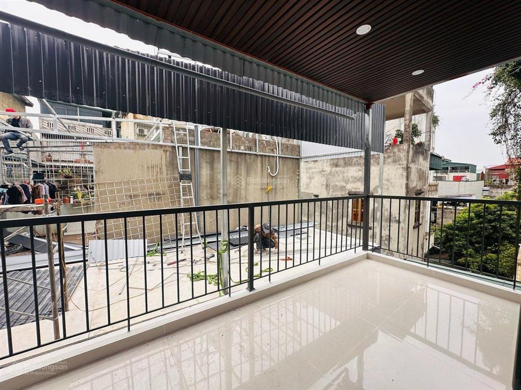 Bán nhà ngõ gốc đề  minh khai.
lô góc  mặt tiền 4.3m nở hậu đẹp  ngõ thông, kinh doanh.