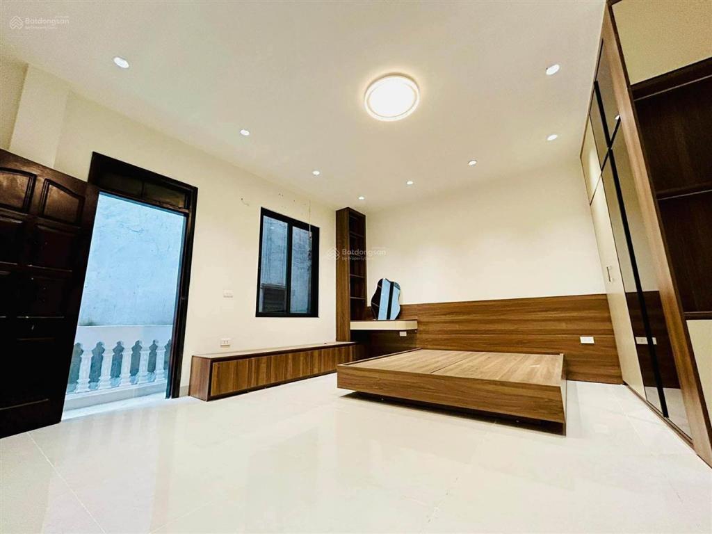Bán nhà ngõ gốc đề  minh khai.
lô góc  mặt tiền 4.3m nở hậu đẹp  ngõ thông, kinh doanh.