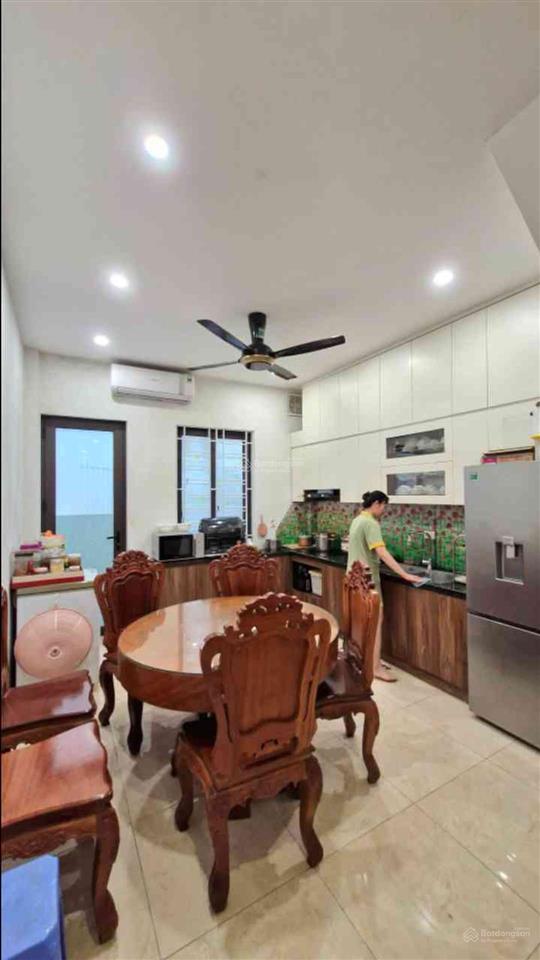 Bán nhà bồ đề  long biên. ô tô vào nhà  cách cầu chương dương 200m  giá nhỉnh 15 tỉ