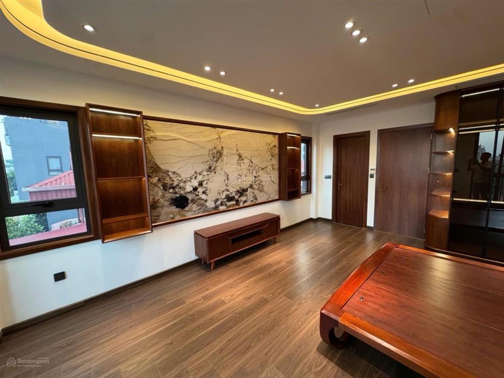 Bán nhà thạch bàn  7 tầng thang máy  lô góc  ô tô tránh. giá nhỉnh 15 tỉ.