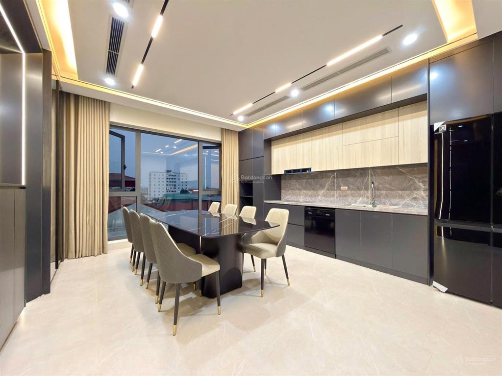 18 tỷ sở hữu tòa nhà 7 tầng thang máy tại khu phân lô cán bộ quân đội nguyễn văn cừ ô tô vào nhà.