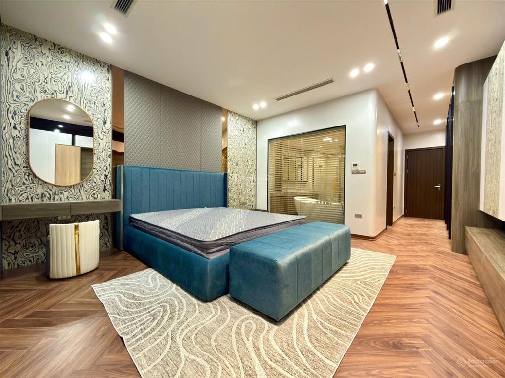 18 tỷ sở hữu tòa nhà 7 tầng thang máy tại khu phân lô cán bộ quân đội nguyễn văn cừ ô tô vào nhà.